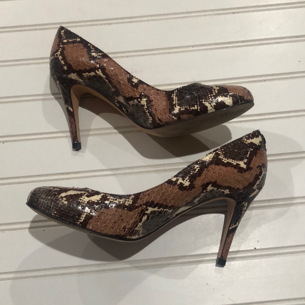 Ivanka Trump snake print round toe heels - Picture 3 of 9